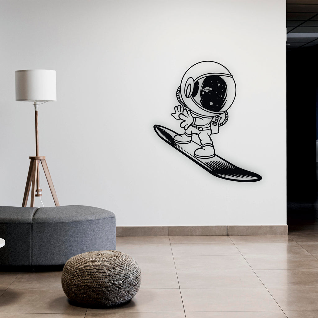 Uzay Sörfçüsü Metal Duvar Dekoru | Astronot Figürlü Eğlenceli Sanat