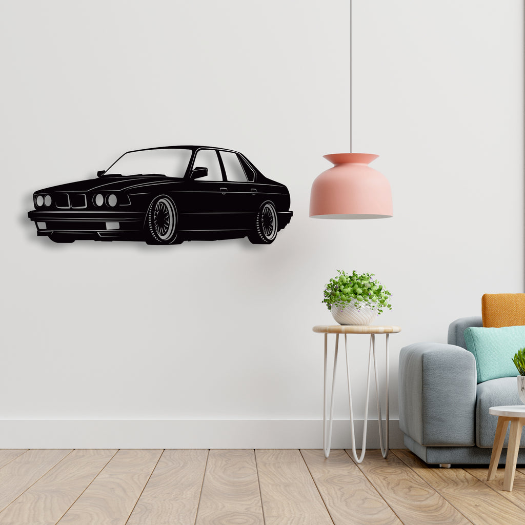 BMW E34 Metal Duvar Dekoru | Klasik Bavyera Otomobil Sanatı